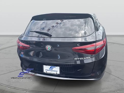 Used 2022 Alfa Romeo Stelvio Ti image 5