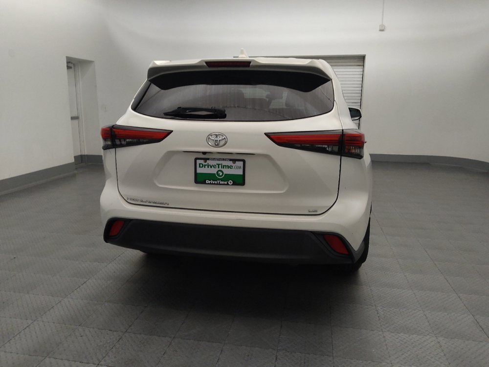 Used 2021 Toyota Highlander LE FWD image 7