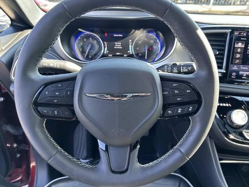 Used 2023 Chrysler Pacifica Limited w/ S Appearance Package image 29