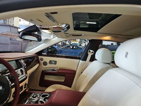 Used 2013 Rolls-Royce Ghost RWD image 5
