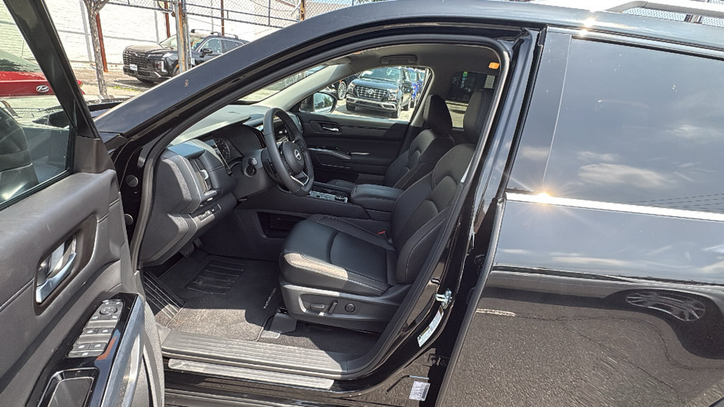 Used 2025 Nissan Pathfinder SL AWD/4WD image 13
