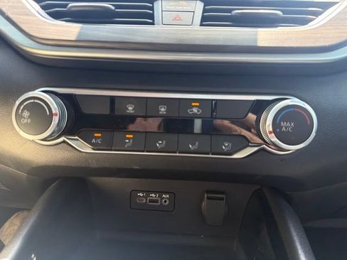 Used 2024 Nissan Altima 2.5 SV FWD image 26
