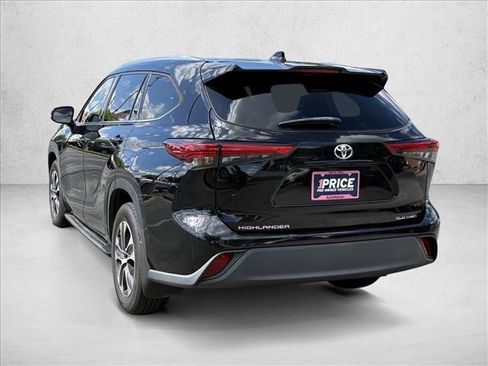 Used 2020 Toyota Highlander XLE AWD/4WD image 7