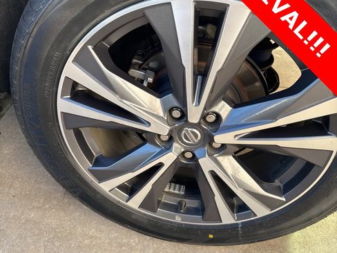 Used 2020 Nissan Pathfinder Platinum image 9