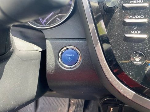 Used 2020 Toyota Camry XLE w/ Sunroof Package FWD image 19