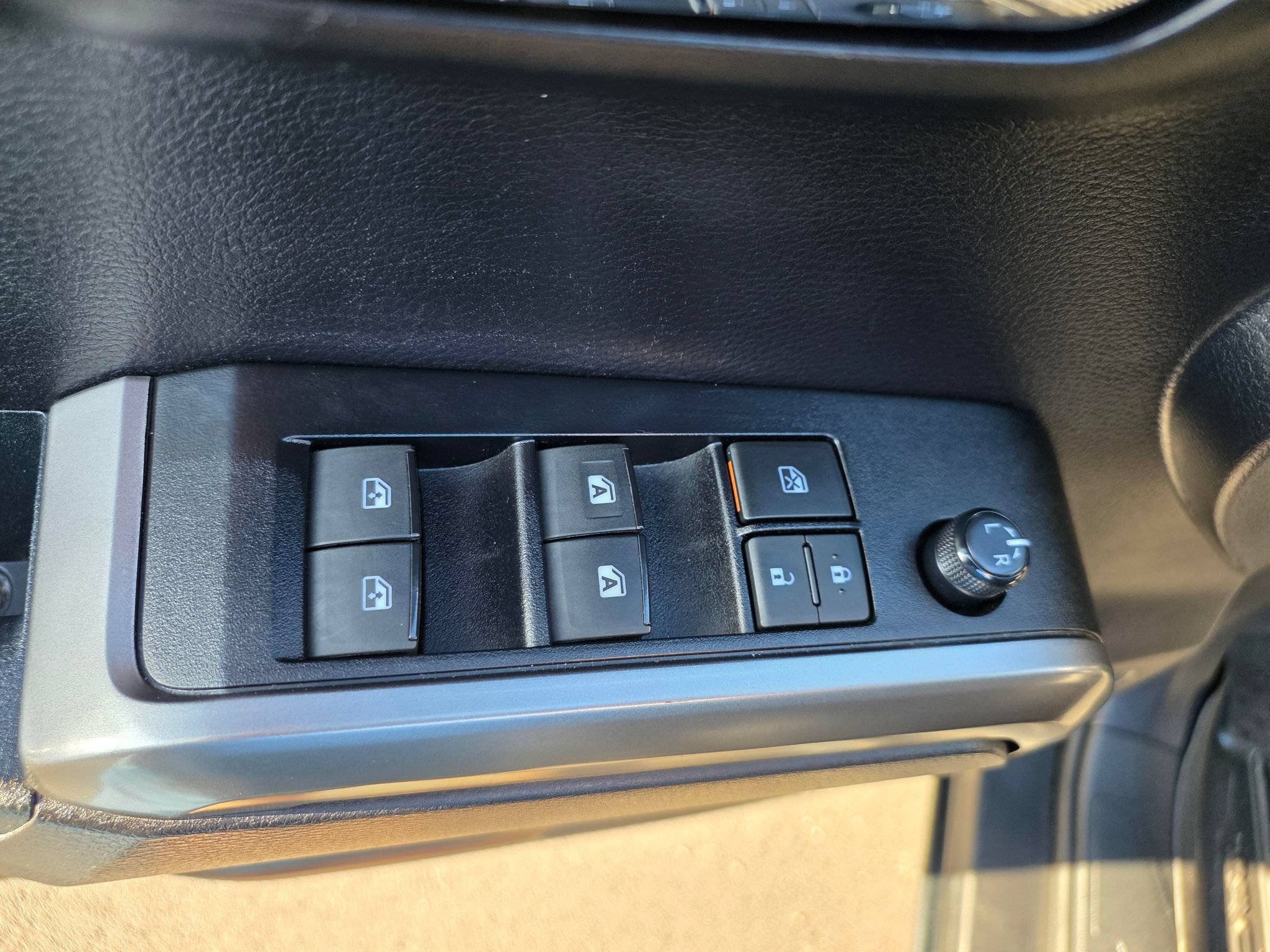 Used 2021 Toyota Tacoma Limited w/ Blackout Package (TMS) AWD/4WD image 25