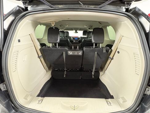 Used 2019 Chrysler Pacifica Touring-L FWD image 48