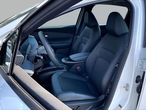 New 2026 Nissan Leaf SV+ w/ Floor Mat Package (SV+) FWD image 9