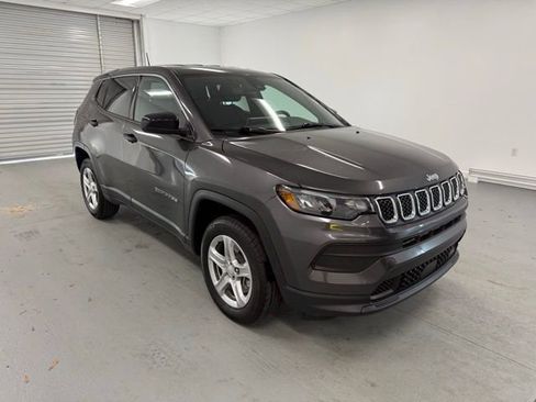 Used 2024 Jeep Compass Sport image 3