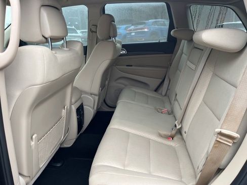 Used 2021 Jeep Grand Cherokee Laredo image 12