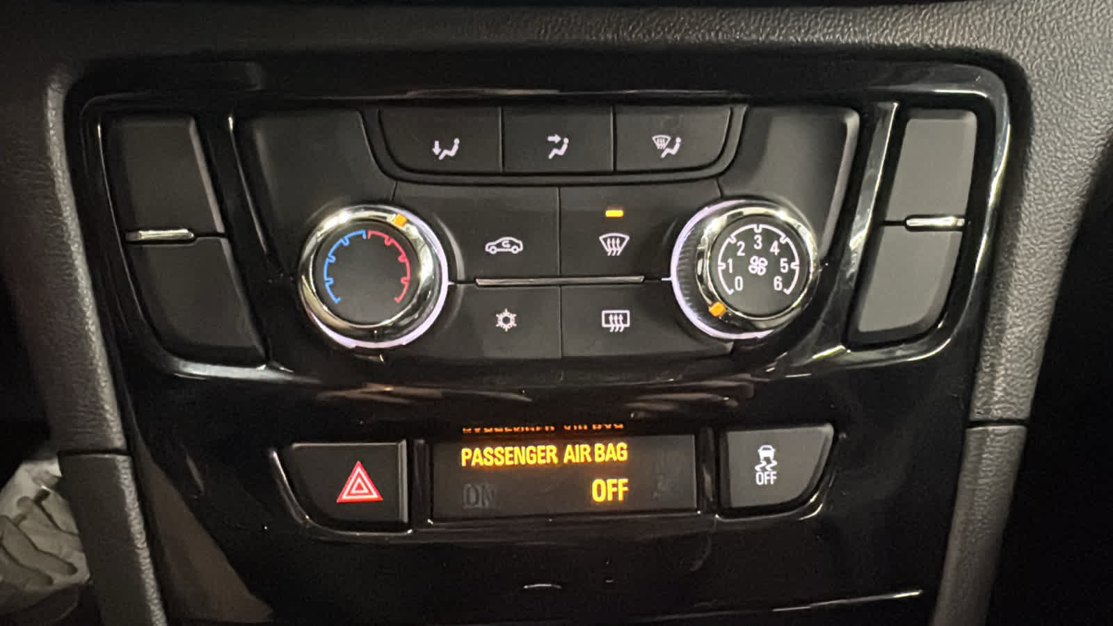 Certified 2022 Buick Encore Preferred w/ Safety Package AWD/4WD image 16