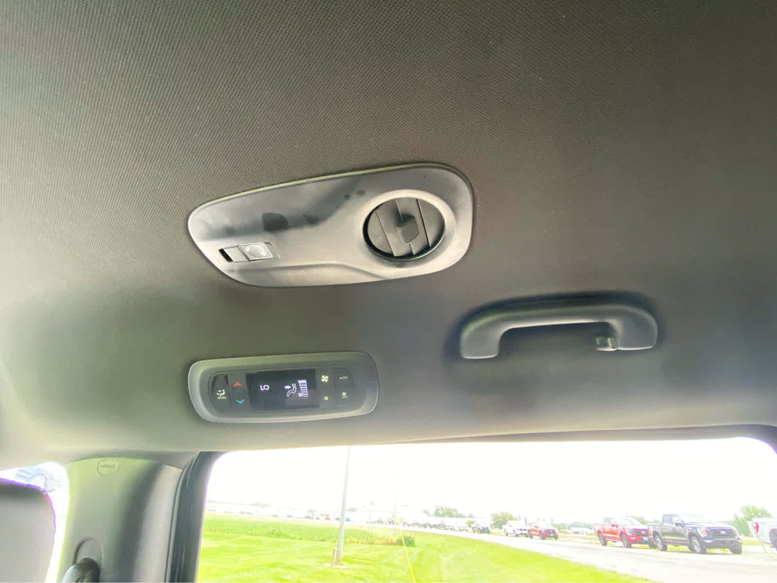 Used 2025 Chrysler Pacifica Select FWD image 15