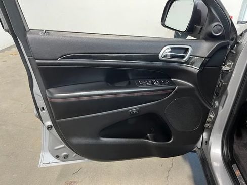 Used 2018 Jeep Grand Cherokee Trailhawk AWD/4WD image 24