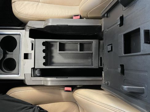 Used 2016 Ford F250 Lariat w/ Chrome Package image 32