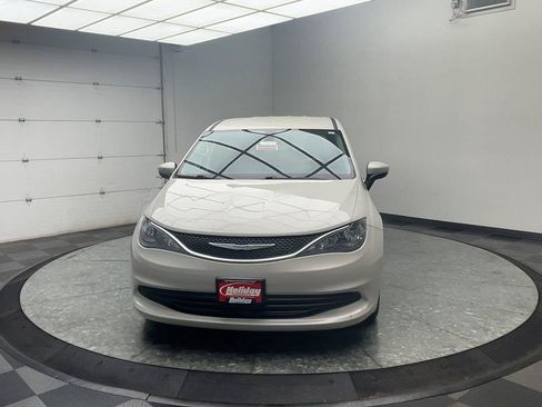Used 2017 Chrysler Pacifica Touring FWD image 30