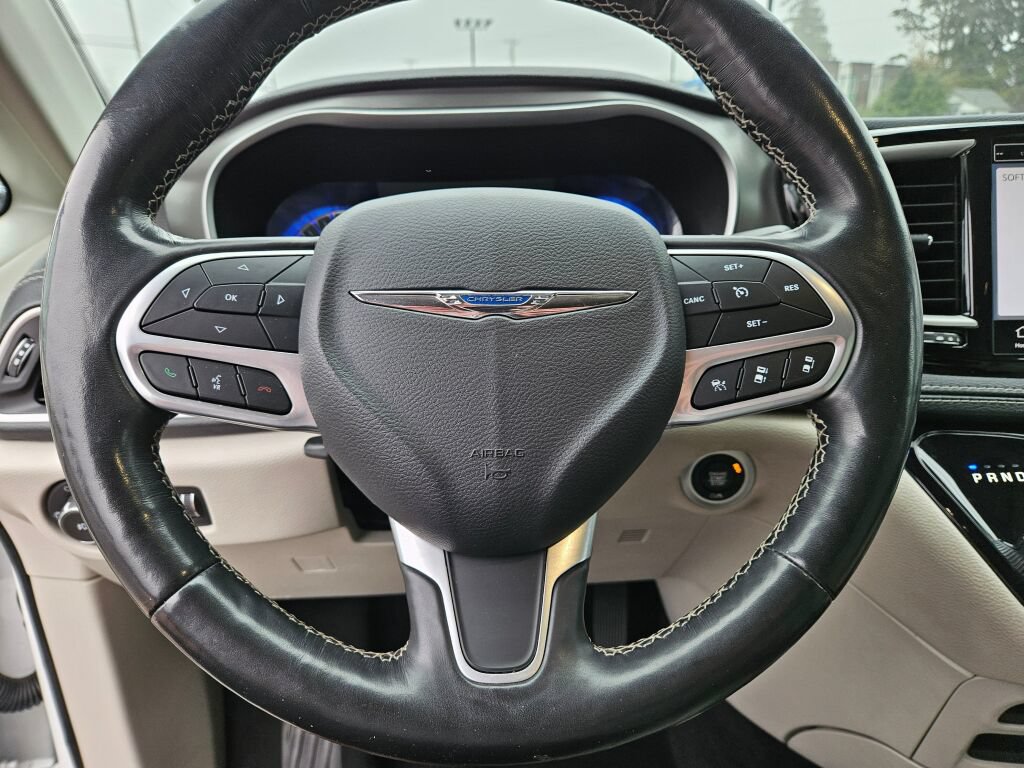 Used 2021 Chrysler Pacifica Touring-L FWD image 19