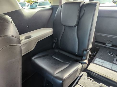 Certified 2023 Kia Carnival LX image 12