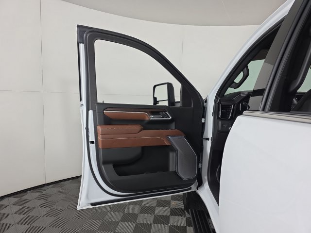 Certified 2025 GMC Sierra 3500 Denali Ultimate AWD/4WD image 27