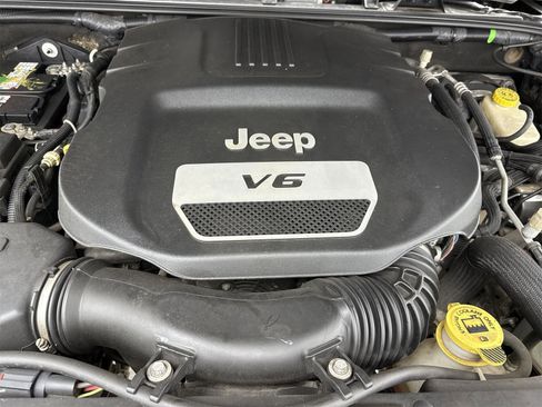 Used 2016 Jeep Wrangler Unlimited Sport w/ Connectivity Group image 43