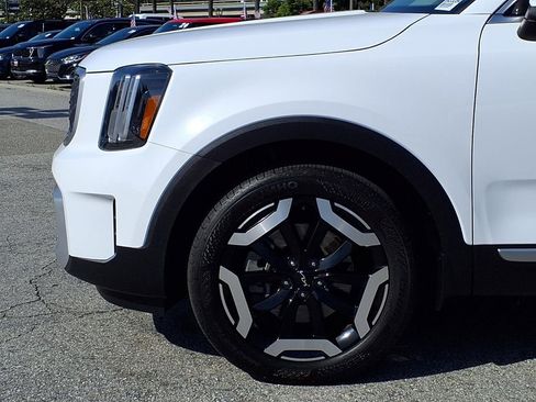 Certified 2025 Kia Telluride S FWD image 15