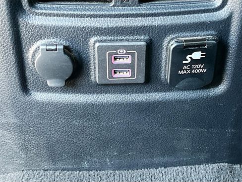 Used 2019 Nissan Titan SV w/ SV Convenience Package image 25