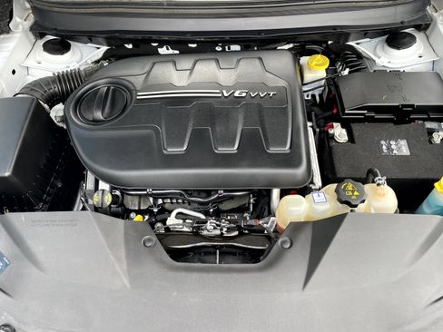 Used 2022 Jeep Cherokee Latitude Lux w/ Mopar Interior Package image 8