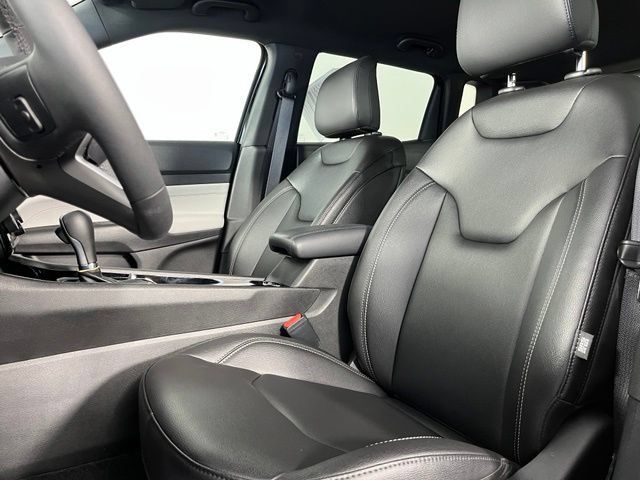 Used 2026 Jeep Compass Limited AWD/4WD image 17