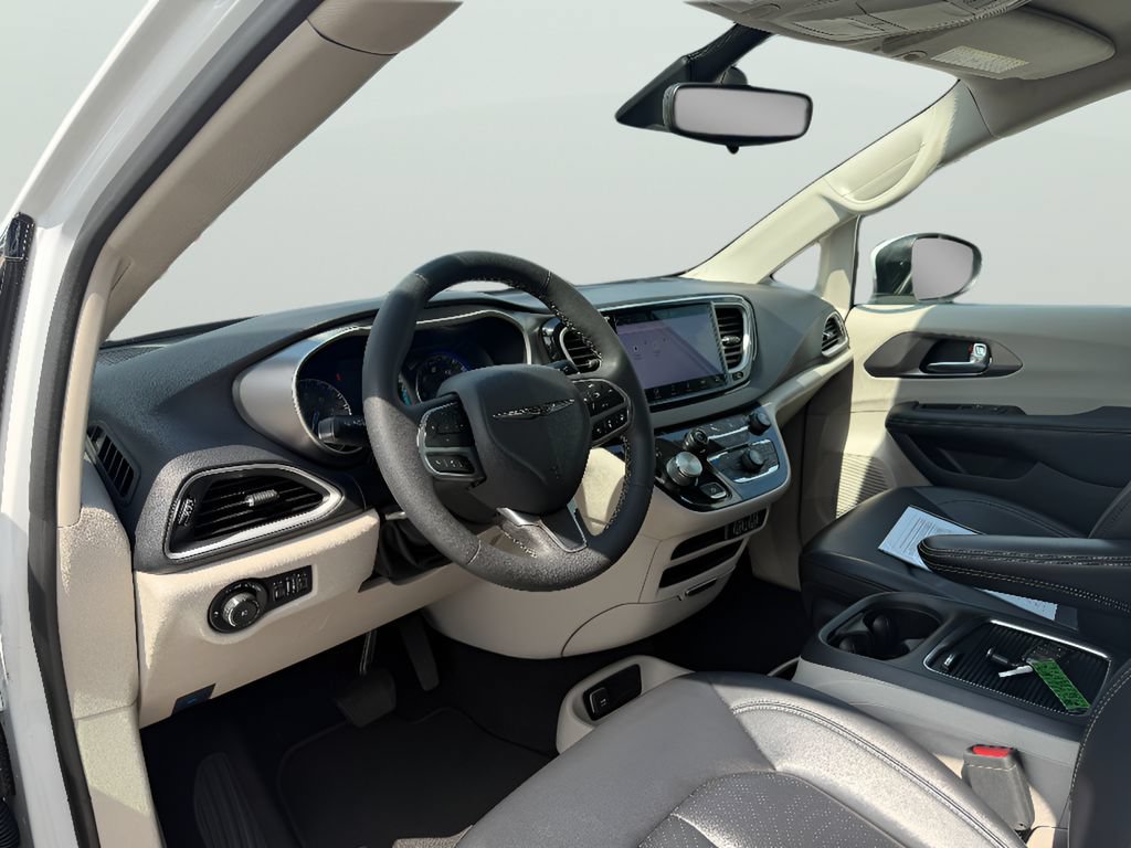 Used 2023 Chrysler Pacifica Touring-L FWD image 20