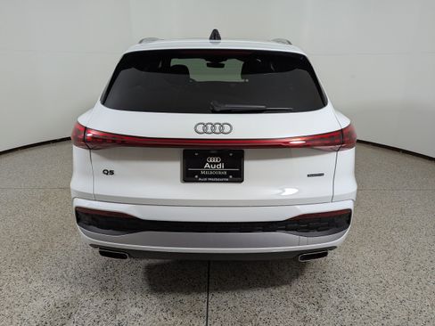 Used 2025 Audi Q5 Premium w/ Convenience Package image 6
