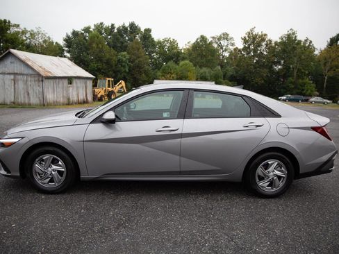 Used 2025 Hyundai Elantra SE image 6