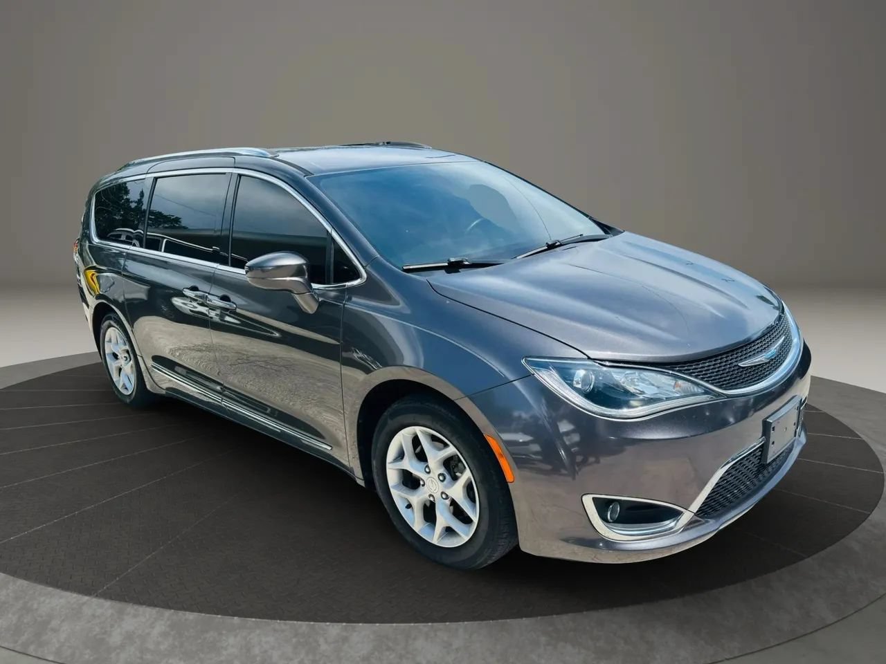 Used 2018 Chrysler Pacifica Touring-L Plus FWD image 7