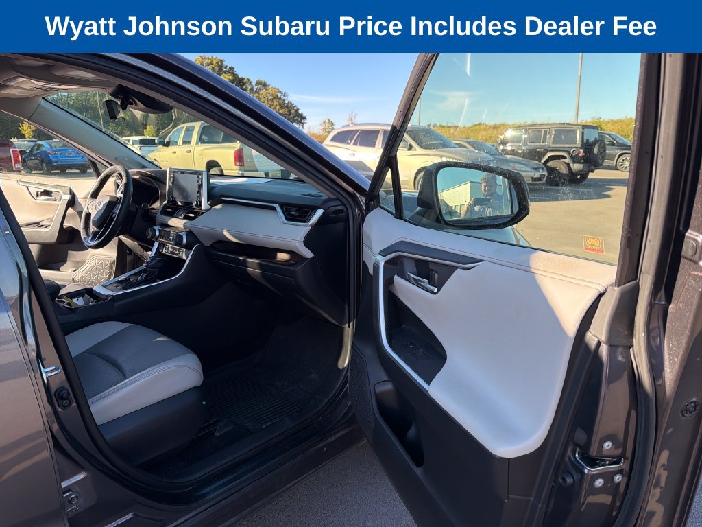Used 2020 Toyota RAV4 Limited AWD/4WD image 41