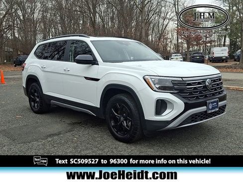 Certified 2025 Volkswagen Atlas Peak Edition SE image 1