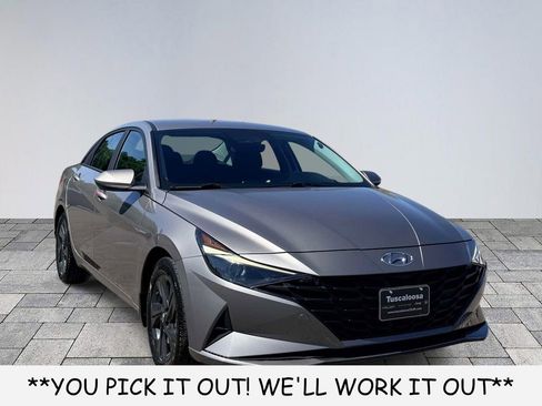 Used 2022 Hyundai Elantra Blue image 1