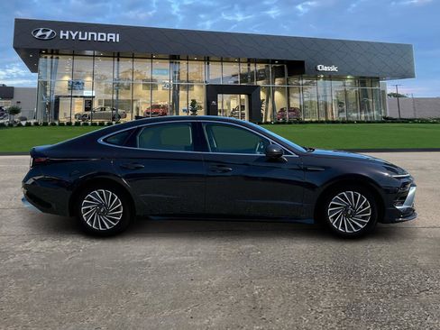 Certified 2025 Hyundai Sonata Limited image 9