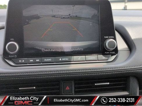 Used 2025 Nissan Rogue SV FWD image 12