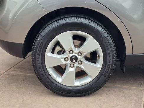 Used 2017 Kia Soul image 13