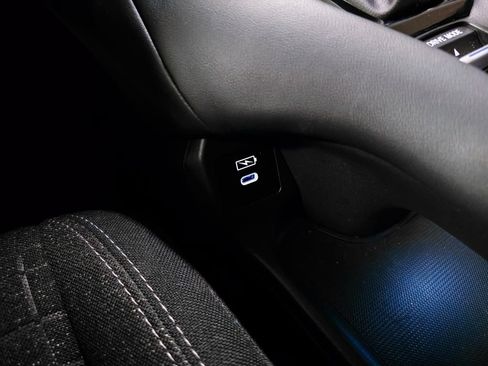 Used 2025 Honda HR-V LX image 31