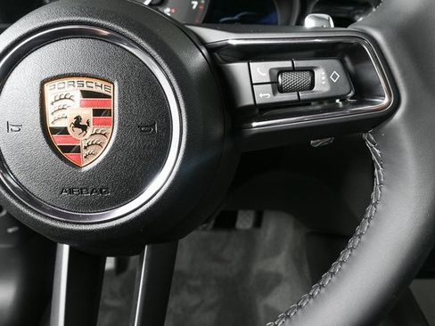 Used 2025 Porsche Macan image 11