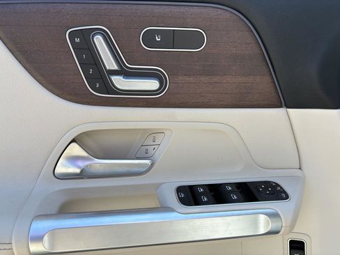 Used 2023 Mercedes-Benz GLB 250 image 4