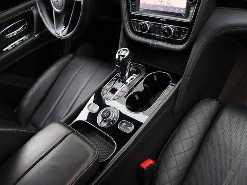 Used 2017 Bentley Bentayga image 60