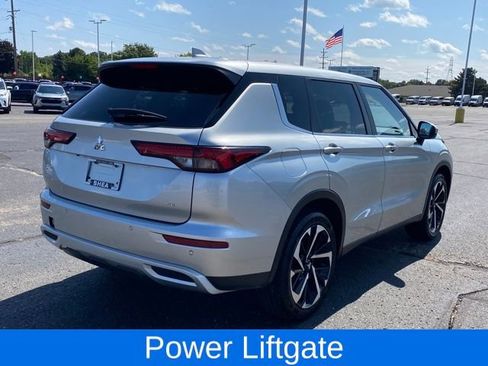 Used 2024 Mitsubishi Outlander SE Black Edition image 3