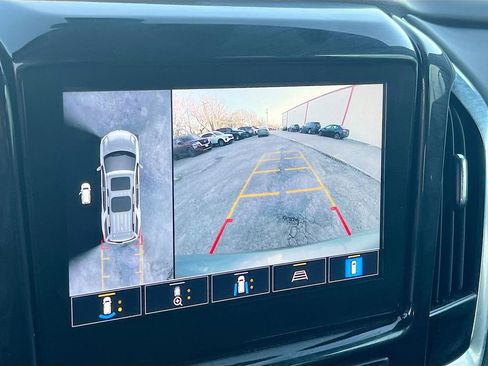 Used 2023 Chevrolet Traverse RS image 13