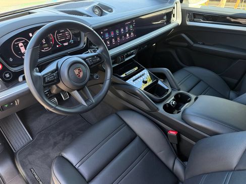 Used 2026 Porsche Cayenne S AWD/4WD image 4