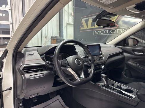 Used 2021 Nissan Altima 2.5 SR w/ SR Premium Package image 6