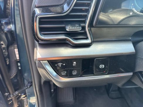 Used 2025 Kia Sportage EX w/ EX Premium Package AWD/4WD image 12