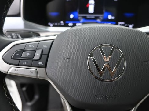 Used 2025 Volkswagen Taos SE image 15