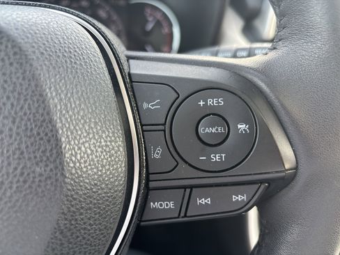 Used 2021 Toyota RAV4 Limited image 11