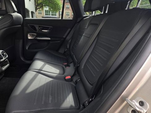 Used 2024 Mercedes-Benz GLC 300 image 10