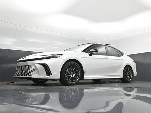 Used 2025 Toyota Camry XSE FWD image 38